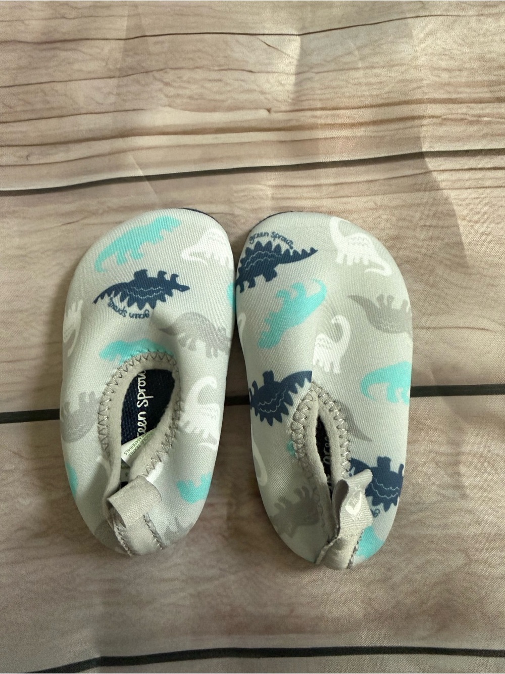 Kids' green sprout Dino Print Swim Shoes - Light Gray & Blue